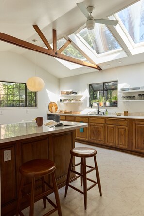 Refrigerador, horno, parrilla de estufa y lavavajillas