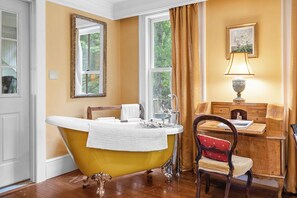 Doccia, asciugacapelli, asciugamani, sapone