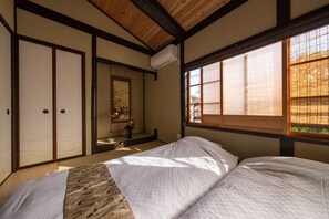 21-inch flat-screen TV with cable channels, TV - Kouhaku Kamishichiken (Kyoto)