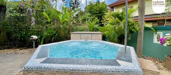 Cozy Garden Cottage 1 BR with private garden and outdoor jacuzzi.