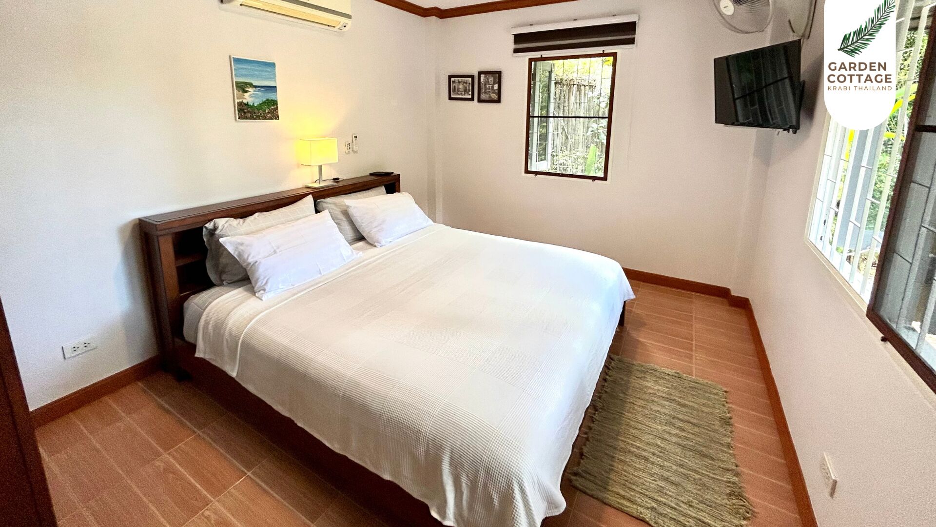 1 slaapkamer, een kluis op de kamer, een bureau