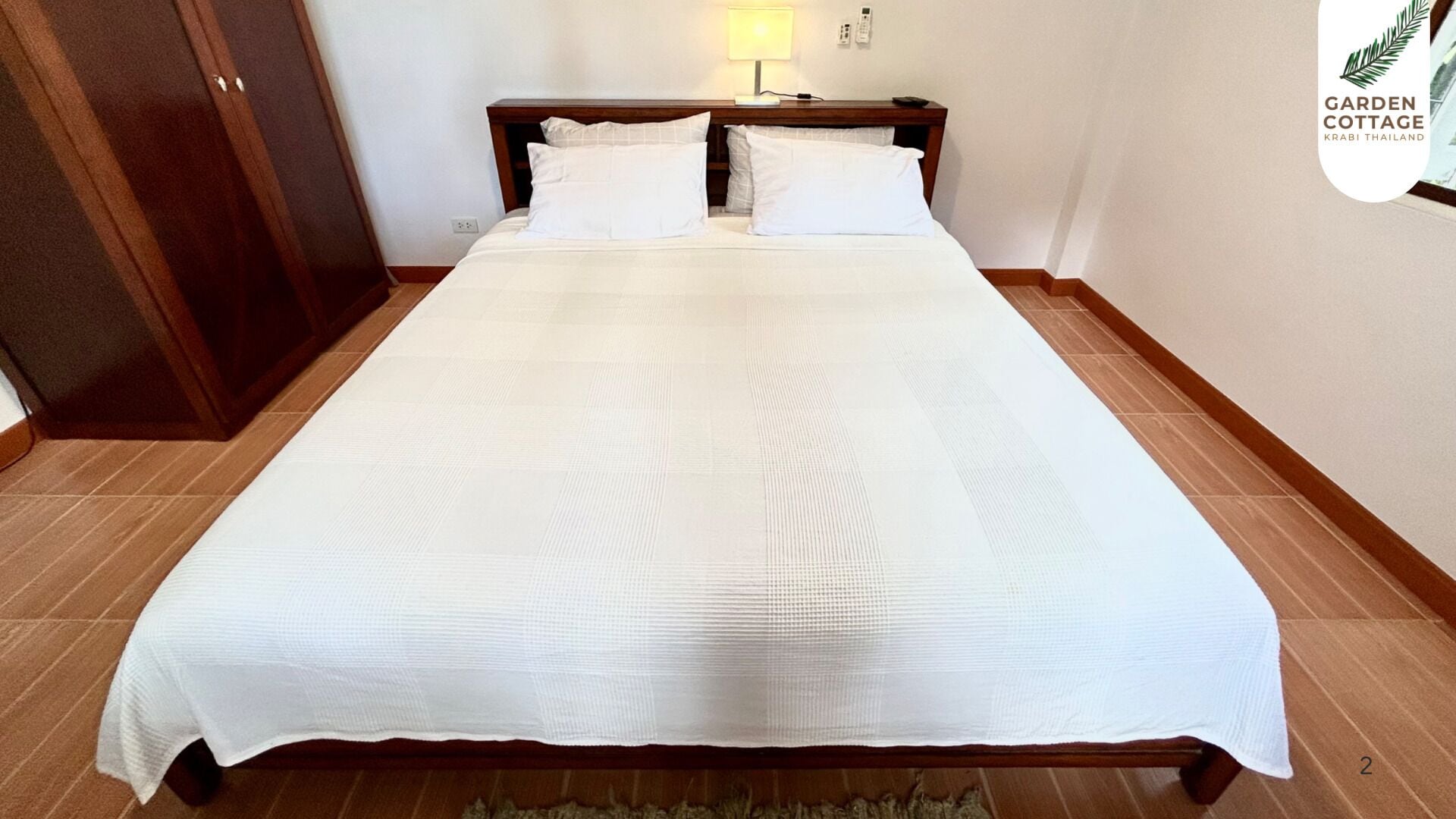 1 室のベッドルーム、セーフティボックス (室内)、デスク、アイロン / アイロン台