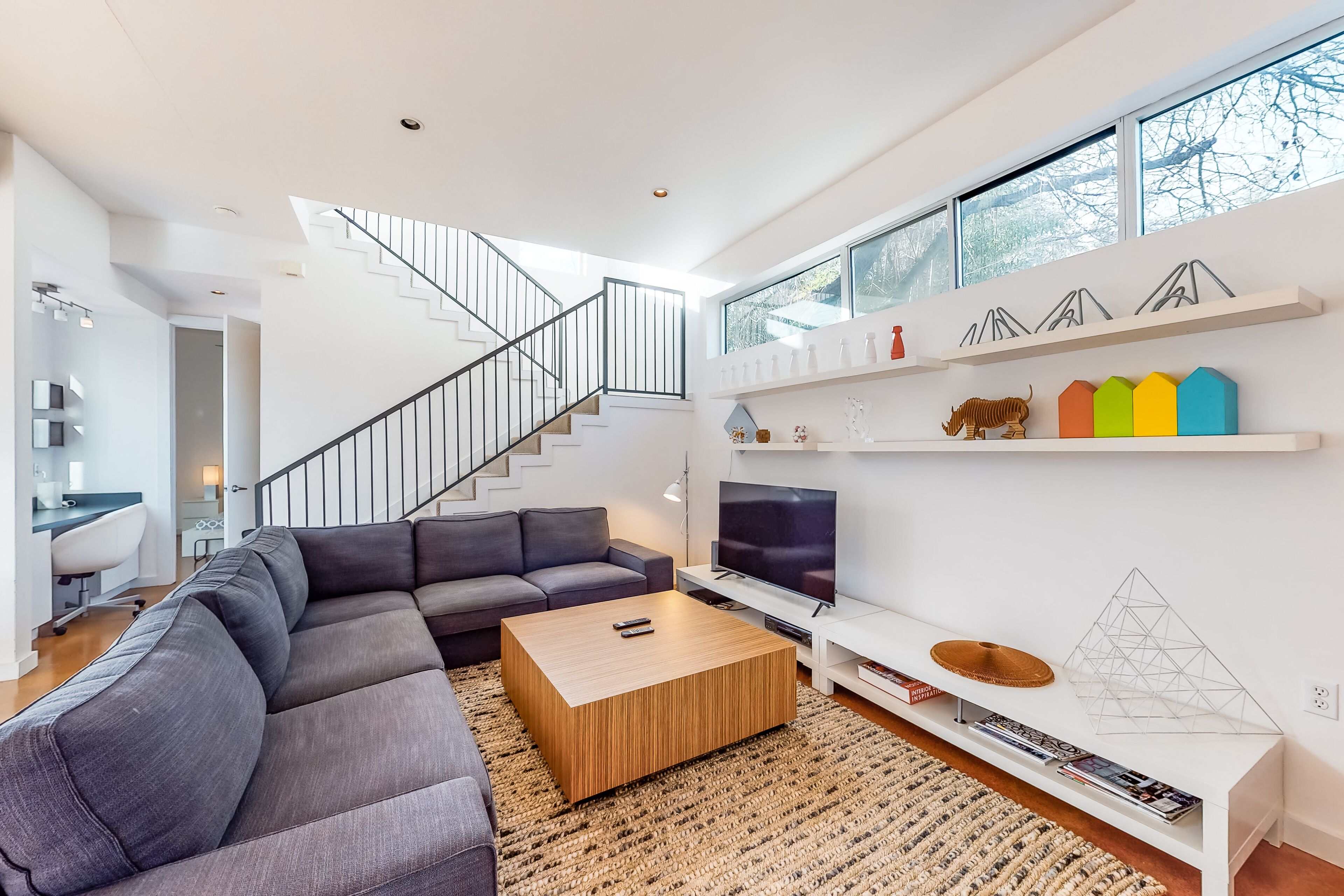 Contemporary & Chic in Austin Hill Country – Open Floor Plan – Rooftop Deck