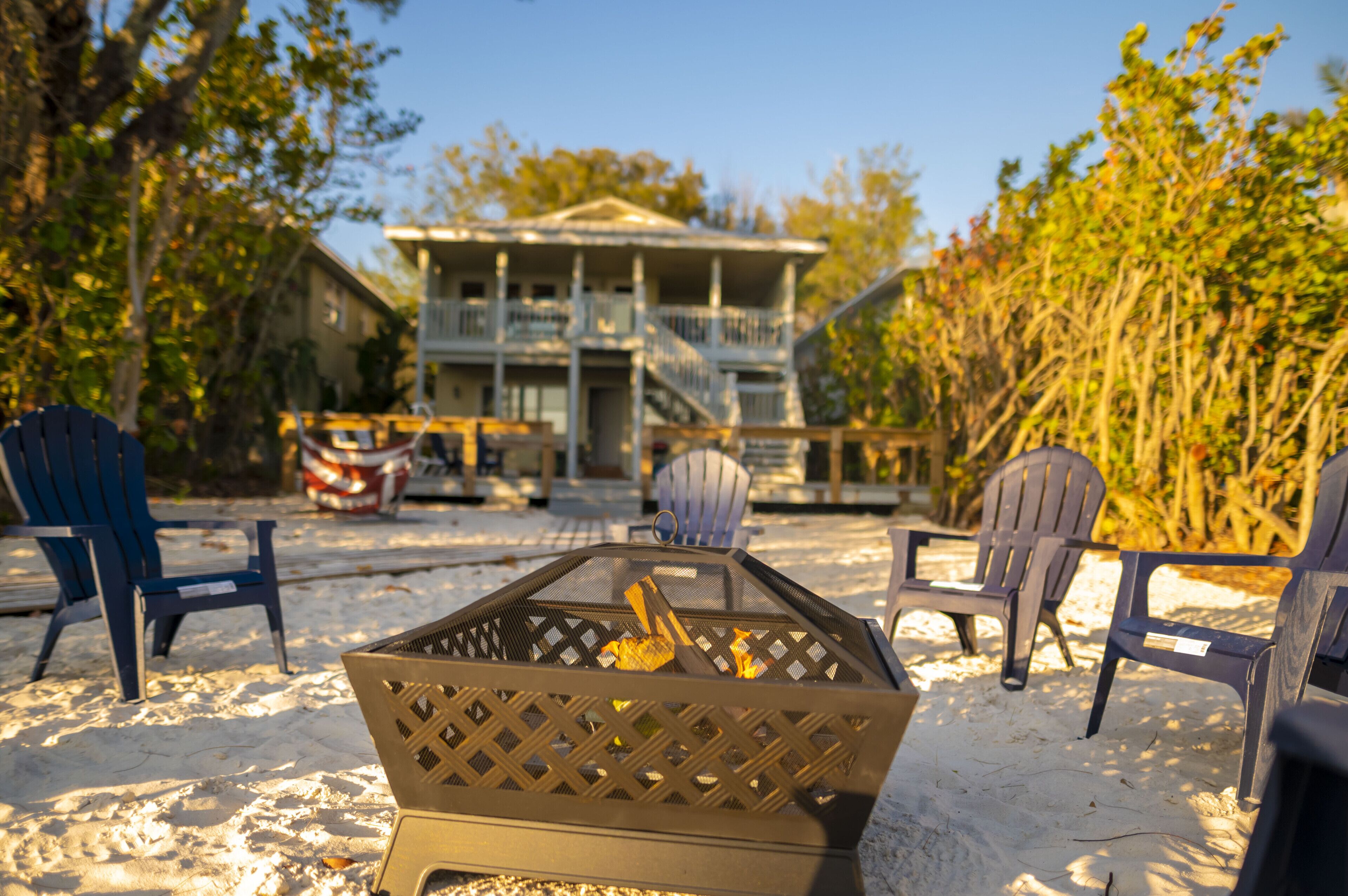 Beachfront Estate Treasure Island Hidden Paradise 6BD/3BA with Observation Deck