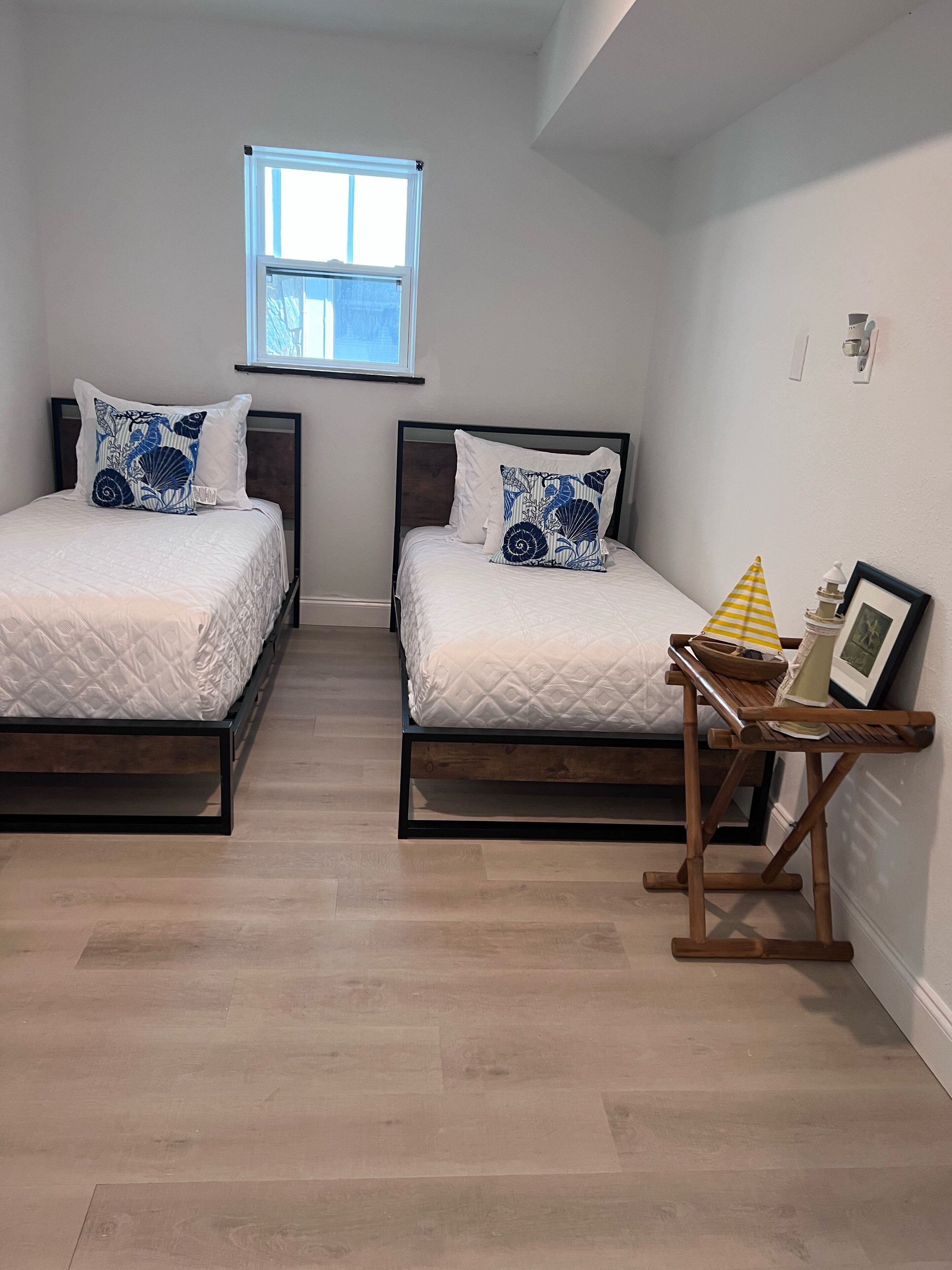 Beachfront Estate Treasure Island Hidden Paradise 6BD/3BA with Observation Deck