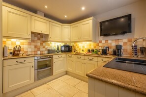 Fridge, microwave, dishwasher, coffee/tea maker