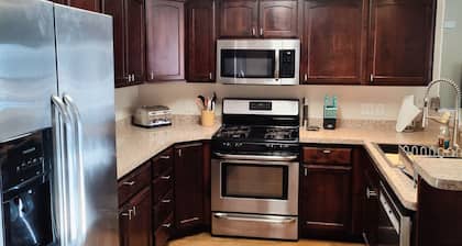 Sunset Moab 3 bedroom 2 bath Vacation Home w seasonal association pool & hot tub