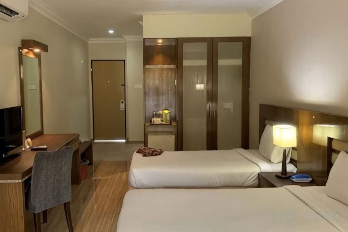 Frigobar, cofres nos quartos, quartos à prova de som