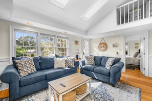 TV, fireplace, books - Turtle Cove Cottage: Steps to Long Pond Beach (South Yarmouth)