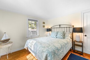 2 多间卧室、办公桌、WiFi