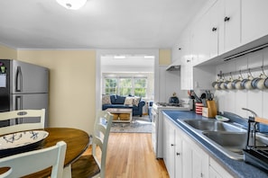 Fridge, microwave, oven, stovetop - Turtle Cove Cottage: Steps to Long Pond Beach (South Yarmouth)