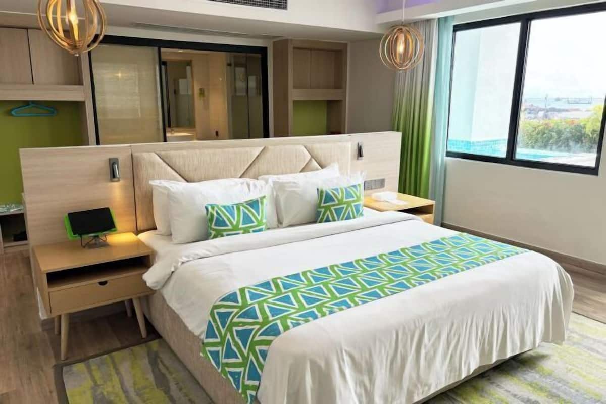1 Schlafzimmer, Zimmersafe, Schreibtisch, laptopgeeigneter Arbeitsplatz
