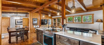 Just for Fun - Hot Tub - Air Conditioning - Near Downtown