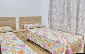 3 bedrooms, iron/ironing board, bed sheets