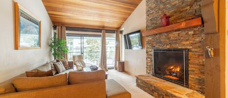 Smart TV, fireplace, DVD player