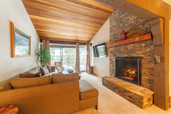 Smart TV, fireplace, DVD player