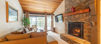 Walk to Ski & Slopes at St Anton 551