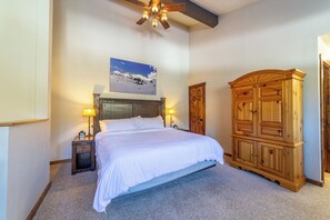 2 bedrooms, desk, iron/ironing board, travel cot