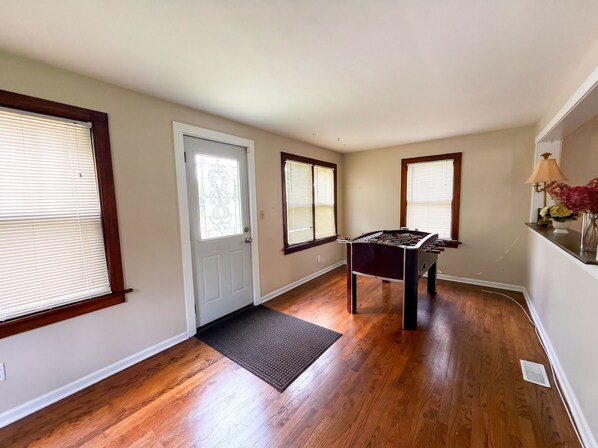Games room - New Humble Home! - Near Six Flags & Naval Base!! (North Chicago)