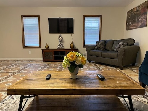 New Humble Home! - Near Six Flags & Naval Base!!