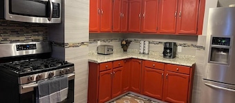 New Humble Home! - Near Six Flags & Naval Base!!