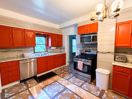 New Humble Home! - Near Six Flags & Naval Base!!
