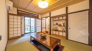 21-inch flat-screen TV with cable channels, TV - Kinkaku Otori (Kyoto)