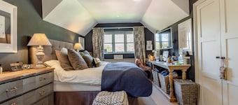 Luxury Detached Cotswold Holiday Home - Honeysuckle House