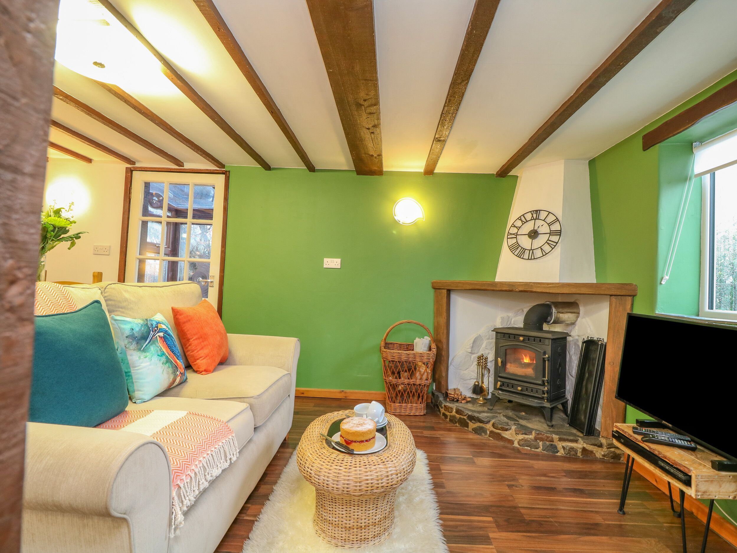 KINGFISHER COTTAGE, pet friendly, with open fire in Bradworthy