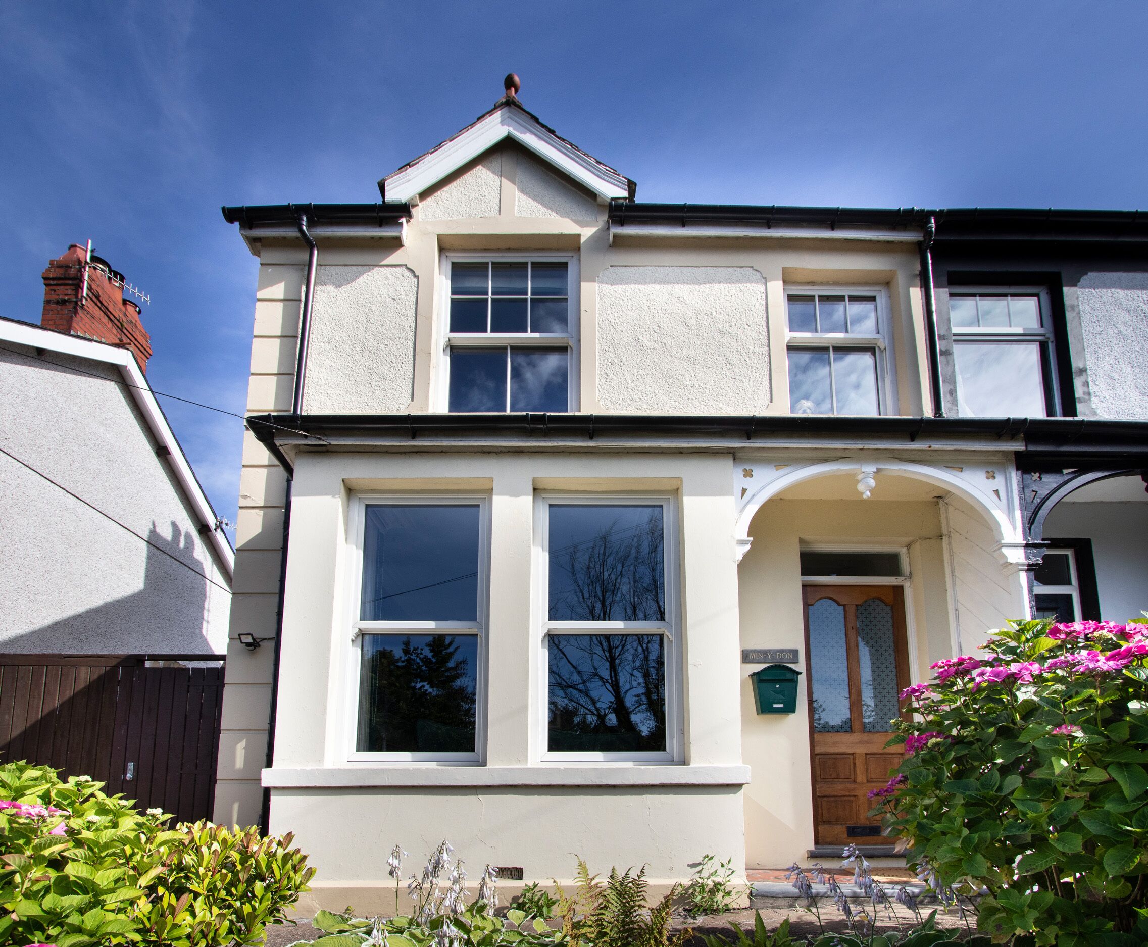 MIN Y DON, pet friendly, with open fire in Conwy