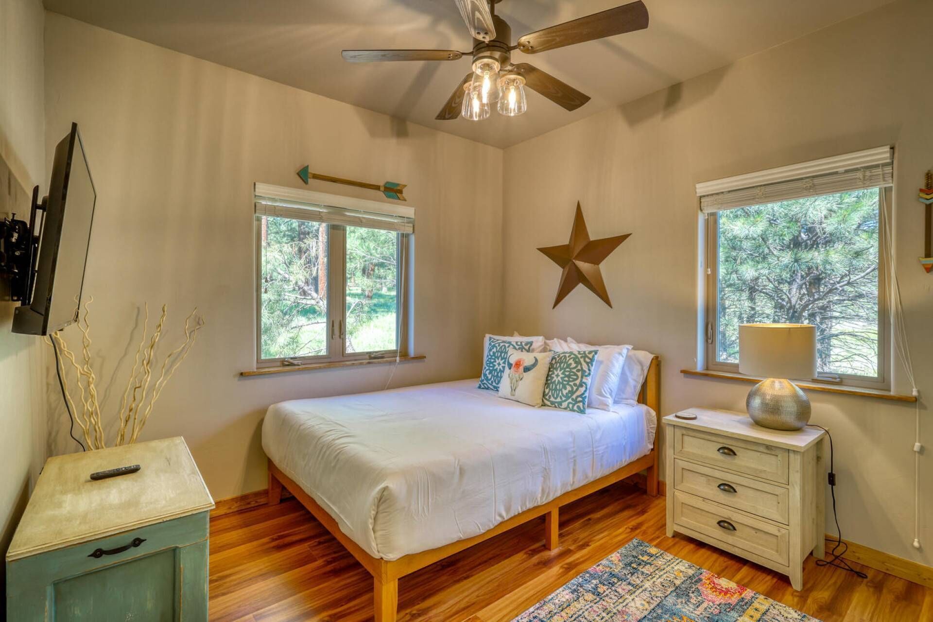 Autumn Getaway! Hot Tub/Patio w/ Seating and Grill/ Garage/Games/Views/ National Forest Access