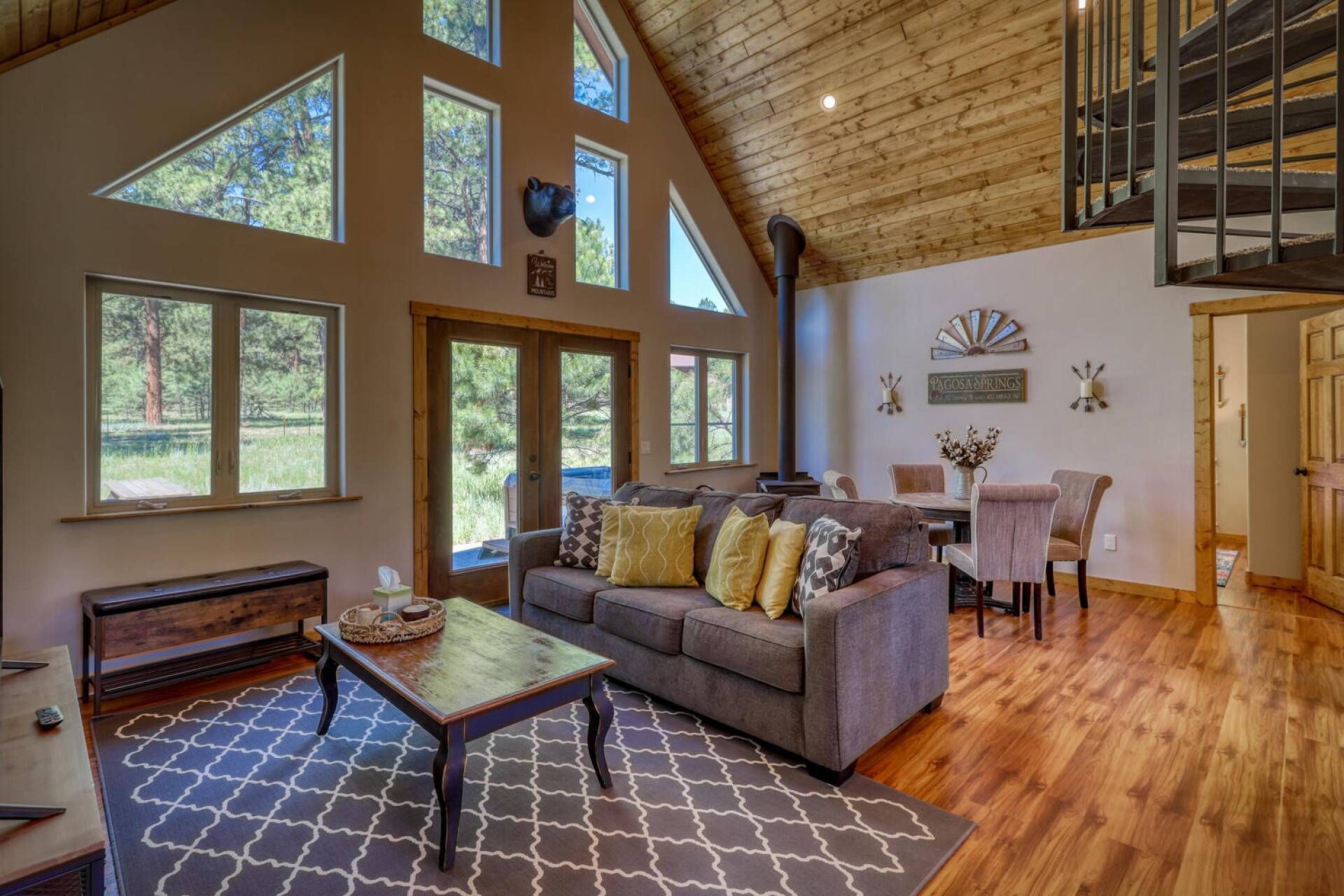 Autumn Getaway! Hot Tub/Patio w/ Seating and Grill/ Garage/Games/Views/ National Forest Access