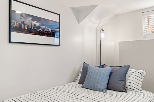 3 bedrooms, desk, iron/ironing board, travel crib