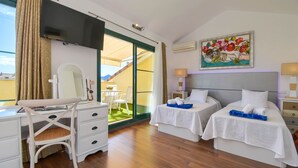A hotel room with two beds, a desk, a chair, a TV, and a painting. - Sorolla Sol - Javea, Costa Blanca (Javea)