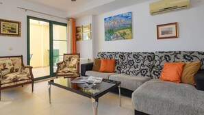 A living room with a sofa, armchairs, a coffee table, and a ceiling fan. - Sorolla Sol - Javea, Costa Blanca (Javea)