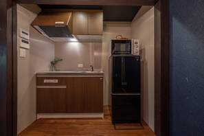 Villa Deluxe | Cocina privada | Microondas, arrocera y utensilios de cocina