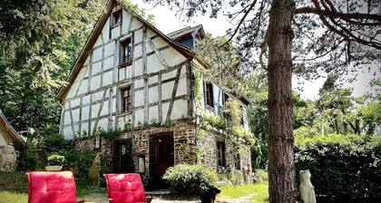 Exceptional quarry stone half-timbered house in the immediate vicinity of the Moselle