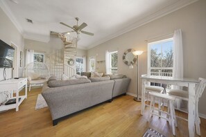 TV - Hidden Gem Escape - Secluded Vacation Home Near the Beach with Private Pool & Golf Cart (Miramar Beach)