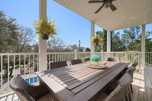 Outdoor dining - Hidden Gem Escape - Secluded Vacation Home Near the Beach with Private Pool & Golf Cart (Miramar Beach)