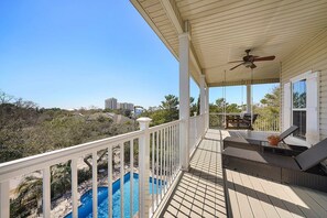 Terrace/patio - Hidden Gem Escape - Secluded Vacation Home Near the Beach with Private Pool & Golf Cart (Miramar Beach)