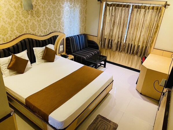 Standard Double Room | Free WiFi - Hotel Vishal Plaza (Puri)