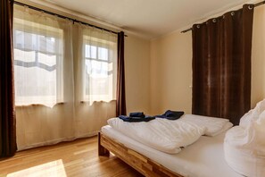 2 bedrooms, WiFi, bed sheets