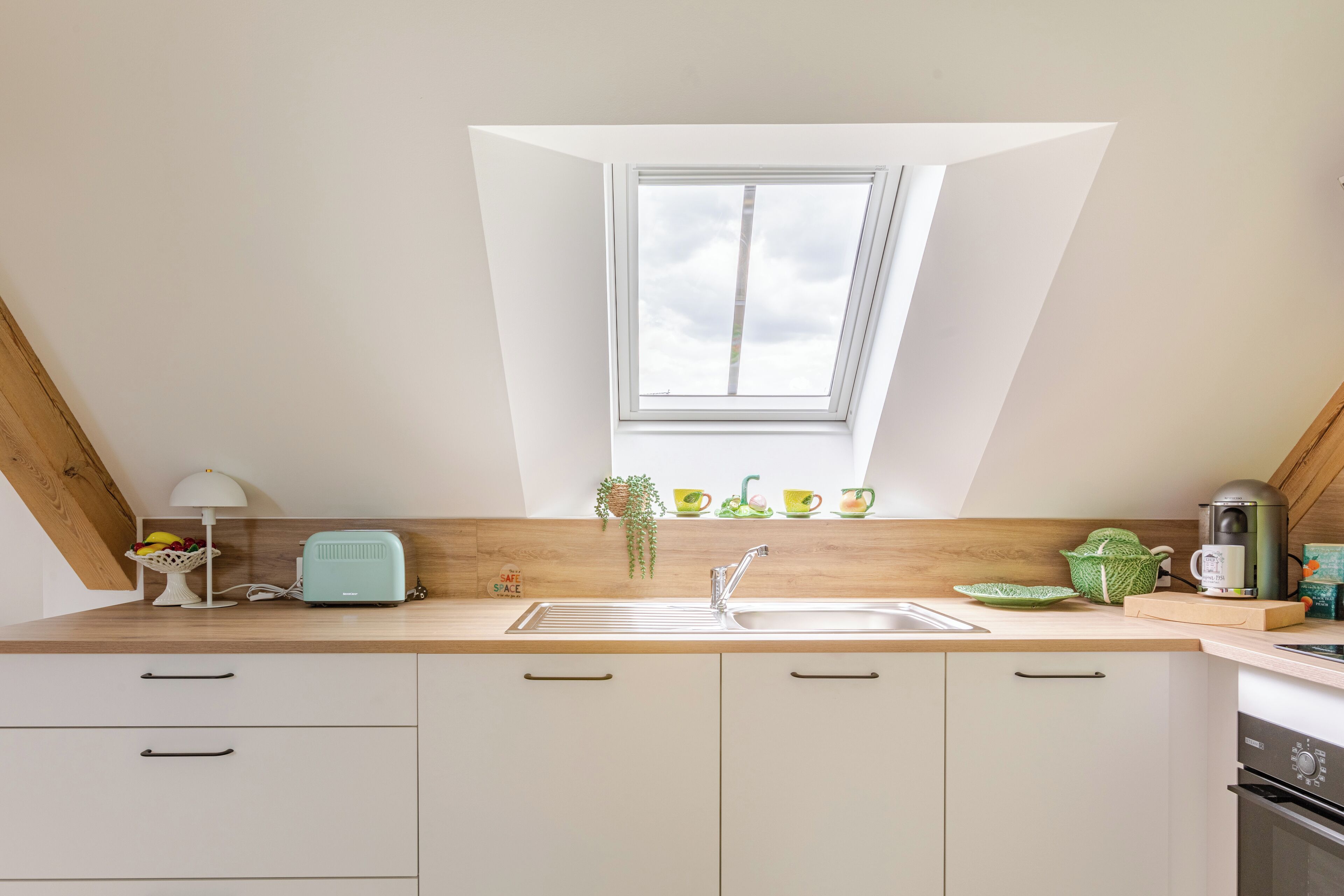 Suite Studio Romantique | Cuisine privée | Grand réfrigérateur, micro-ondes, four, plaque de cuisson