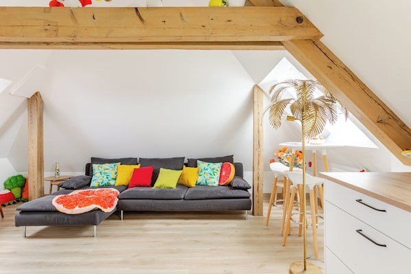 Romantic Studio Suite | Living room | Smart speakers - Maison 1934 bnb (Colmar)