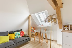 Romantic Studio Suite | Living room | Smart speakers - Maison 1934 bnb (Colmar)
