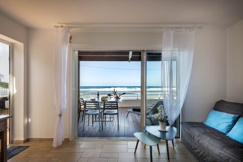 T2A Jardin du Lagon apartment of 34m2 on the ground floor with garden at the edge of the lagoon