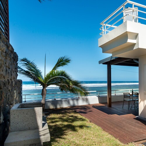 T2A Jardin du Lagon apartment of 34m2 on the ground floor with garden at the edge of the lagoon