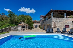 Outdoor pool - In the heart of Istria, 2 villas to rent together (Heki)