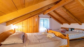 4 bedrooms, iron/ironing board, travel crib, WiFi (free)