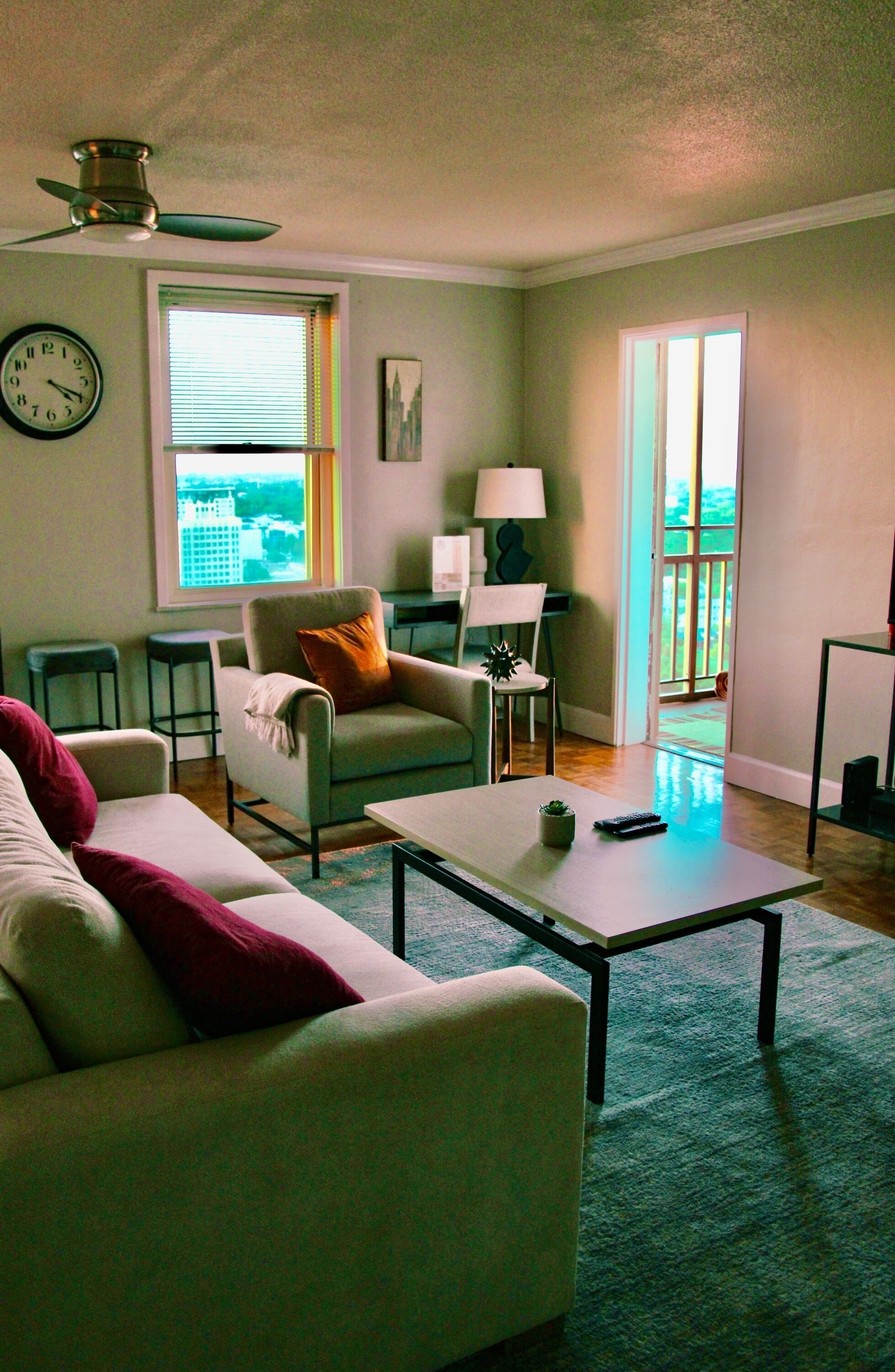 Great View/Private Balcony, Downtown High-rise!